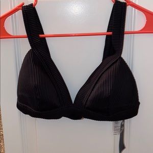 ✨NWT Triangle ribbed swim top✨